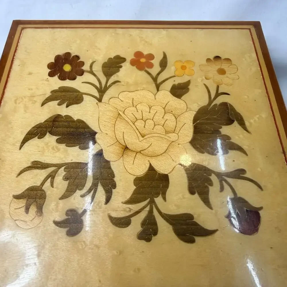 Vintage Sorrento Italian Inlaid Wood Floral Jewelry Trinket Box